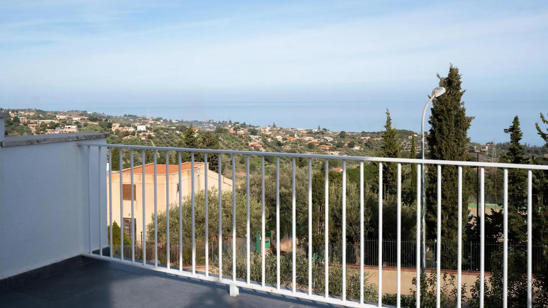 Picahousetwo Lägenhet Mandra Capreria Italien